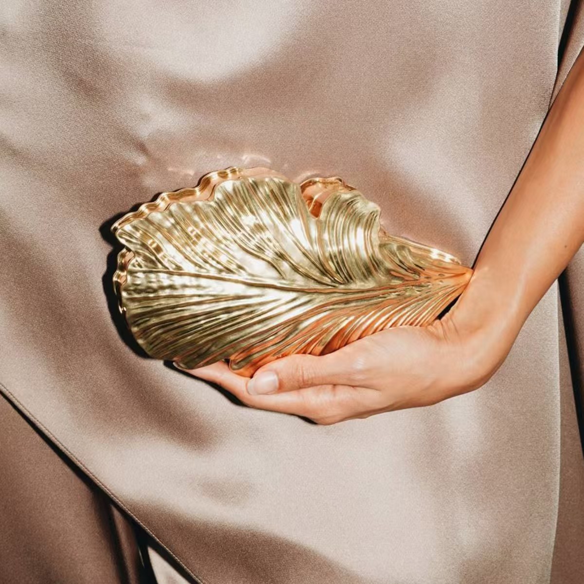 Luxury Bags For Young Women - Luxuriöse Goldene Modische Acryl-Blatt-Metall-Box-Handtasche Elegante Dinner-Party-Clutch