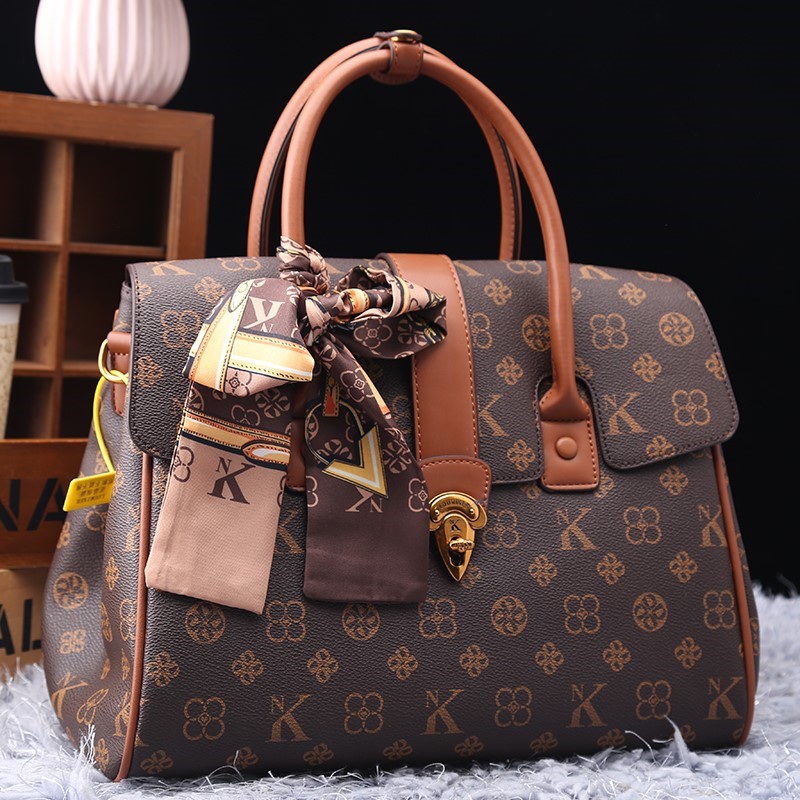 Luxury Bags Trend 2025 - Leichte Damentasche der Luxusmarke 2025, neue