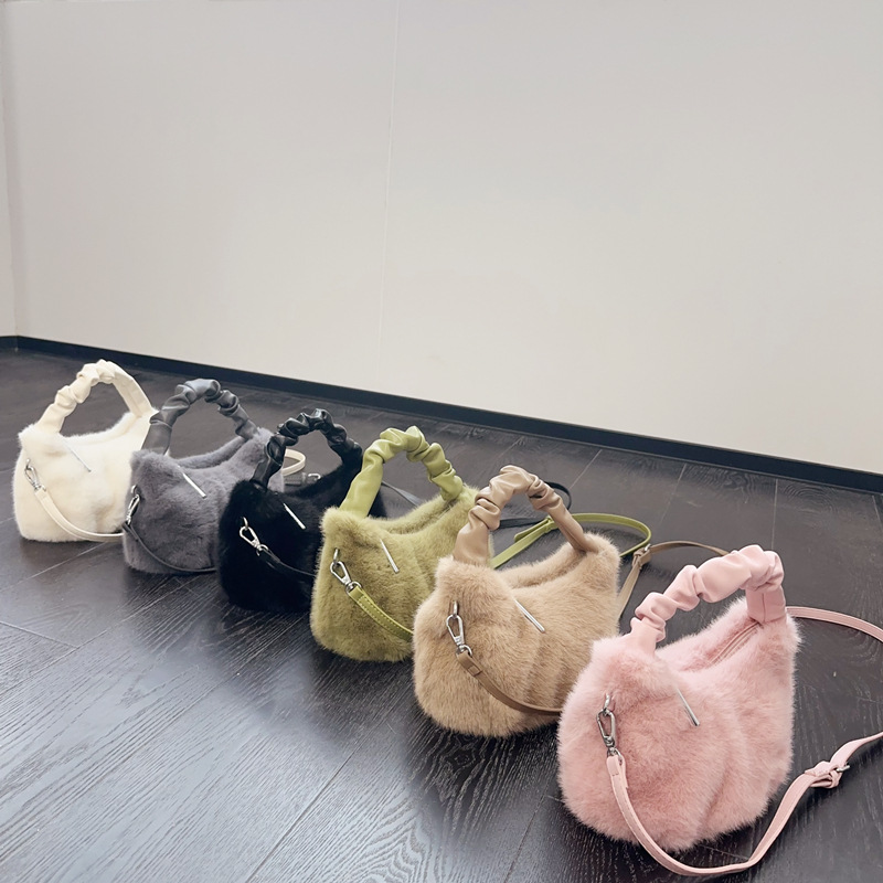 Winterliche Plüsch-Damentasche – Luxury Bags Trend 2025 Bewertung und Preis