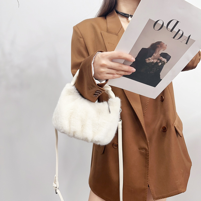 Winterliche Plüsch-Damentasche – Luxury Bags Trend 2025 Bewertung und Preis