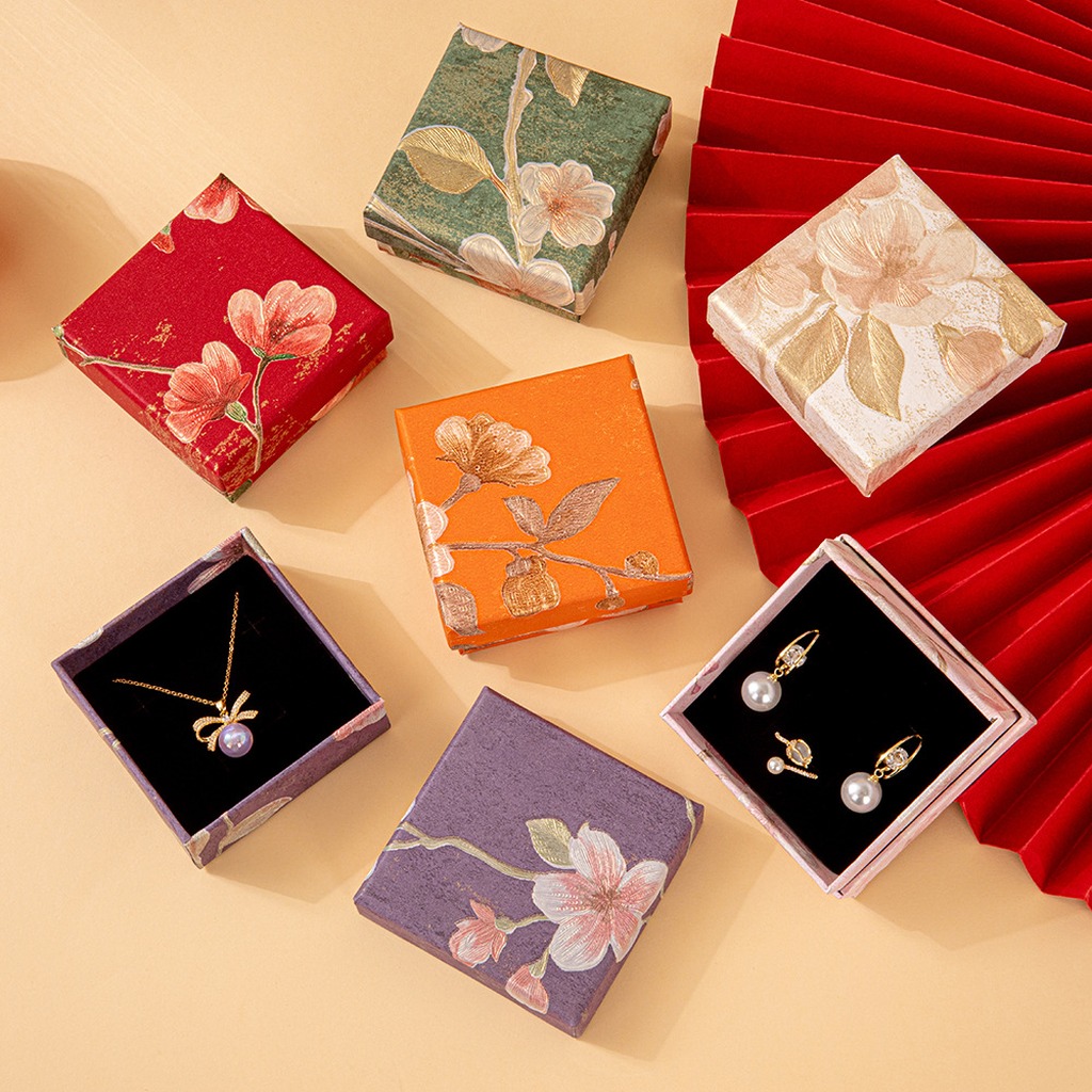 Kleine Quadratische Blumenpräg – Luxury Bags List Bewertung und Preis