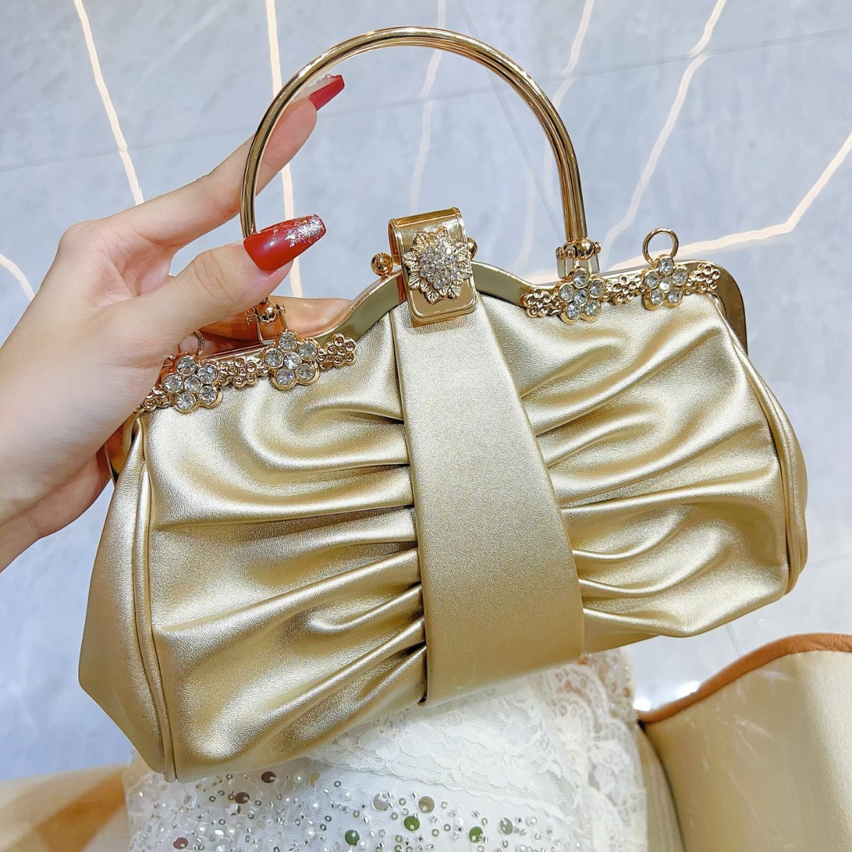 2025, luxuriöse High-End-Party – Luxury Bags Trend 2025 Bewertung und Preis