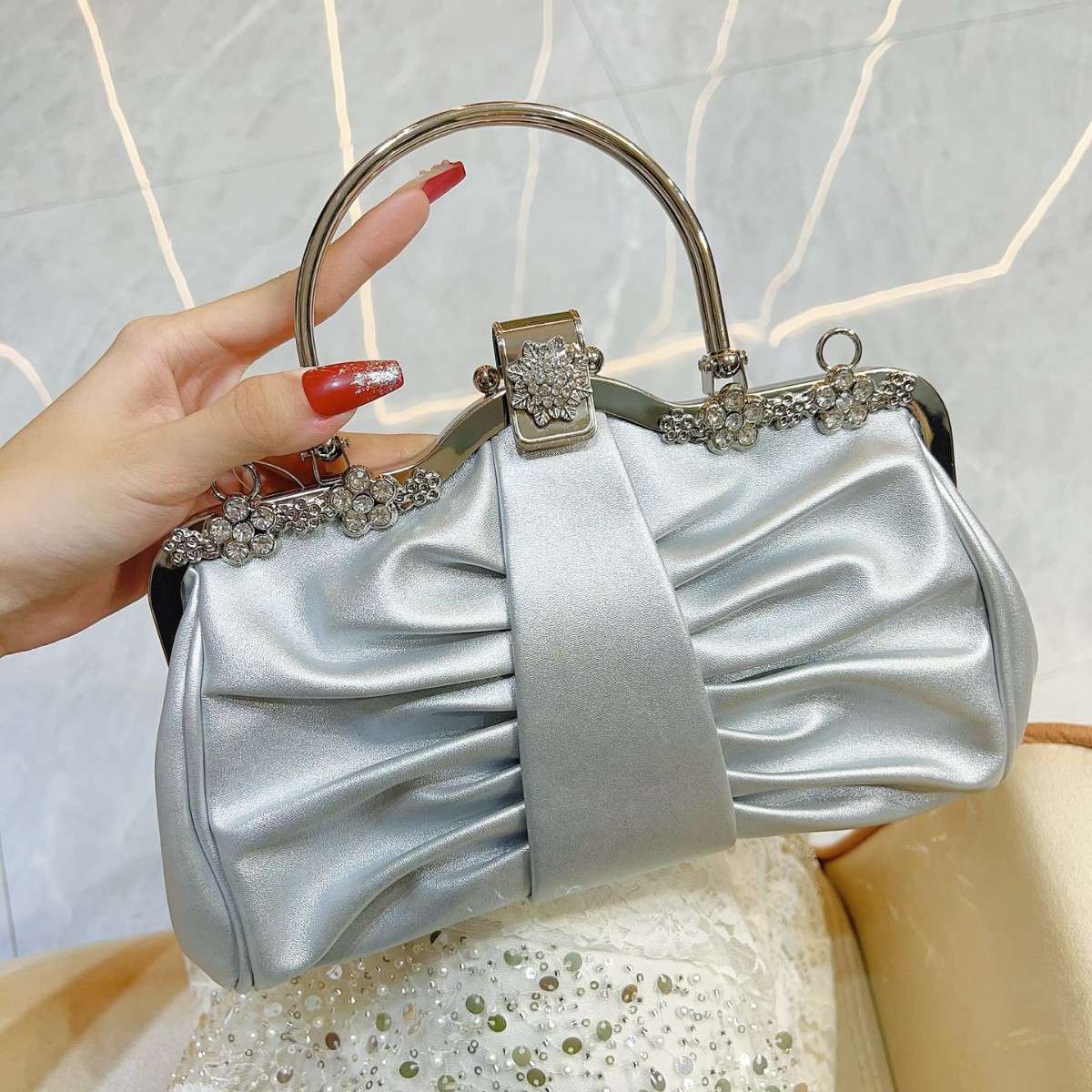 2025, luxuriöse High-End-Party – Luxury Bags Trend 2025 Bewertung und Preis