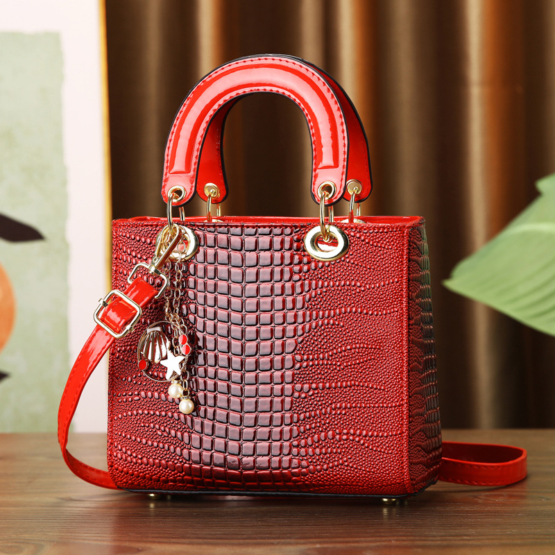 Krokodil Muster Textur Kleine  – Luxury Bags Classy Bewertung und Preis