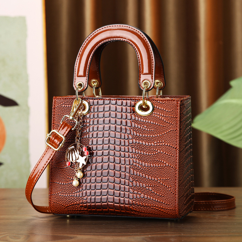 Krokodil Muster Textur Kleine  – Luxury Bags Classy Bewertung und Preis