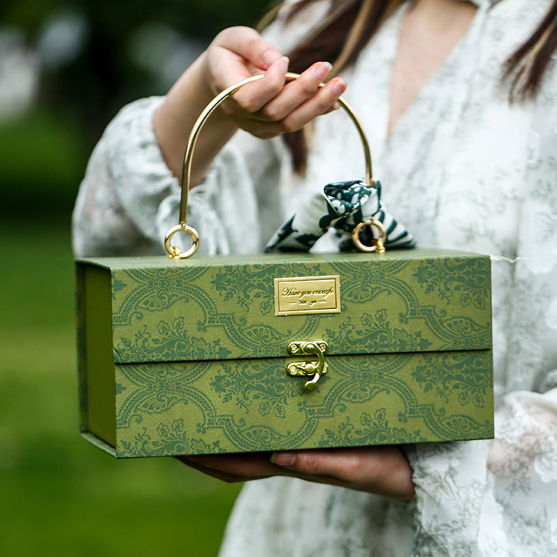 Verdicken Sie mehrfarbige Meta – Luxury Bags List Bewertung und Preis